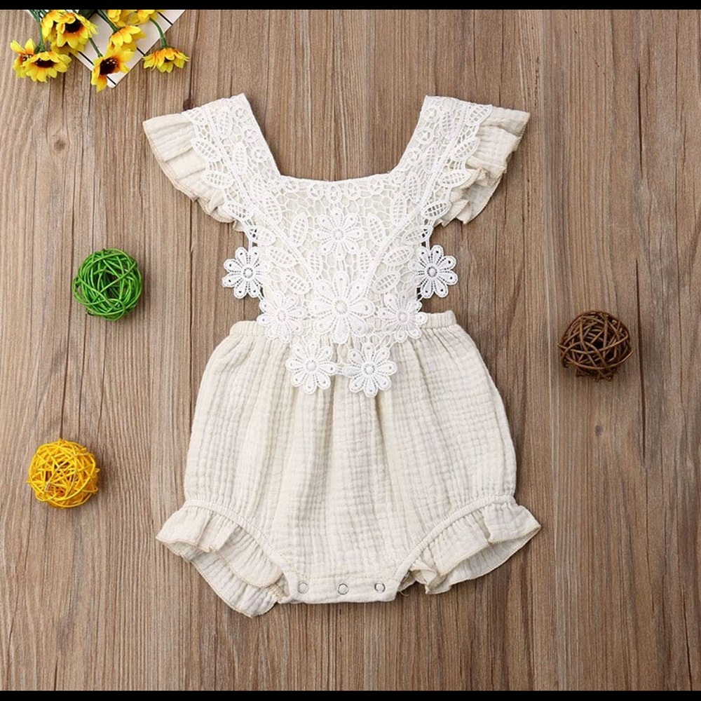 Baby girl lace romper